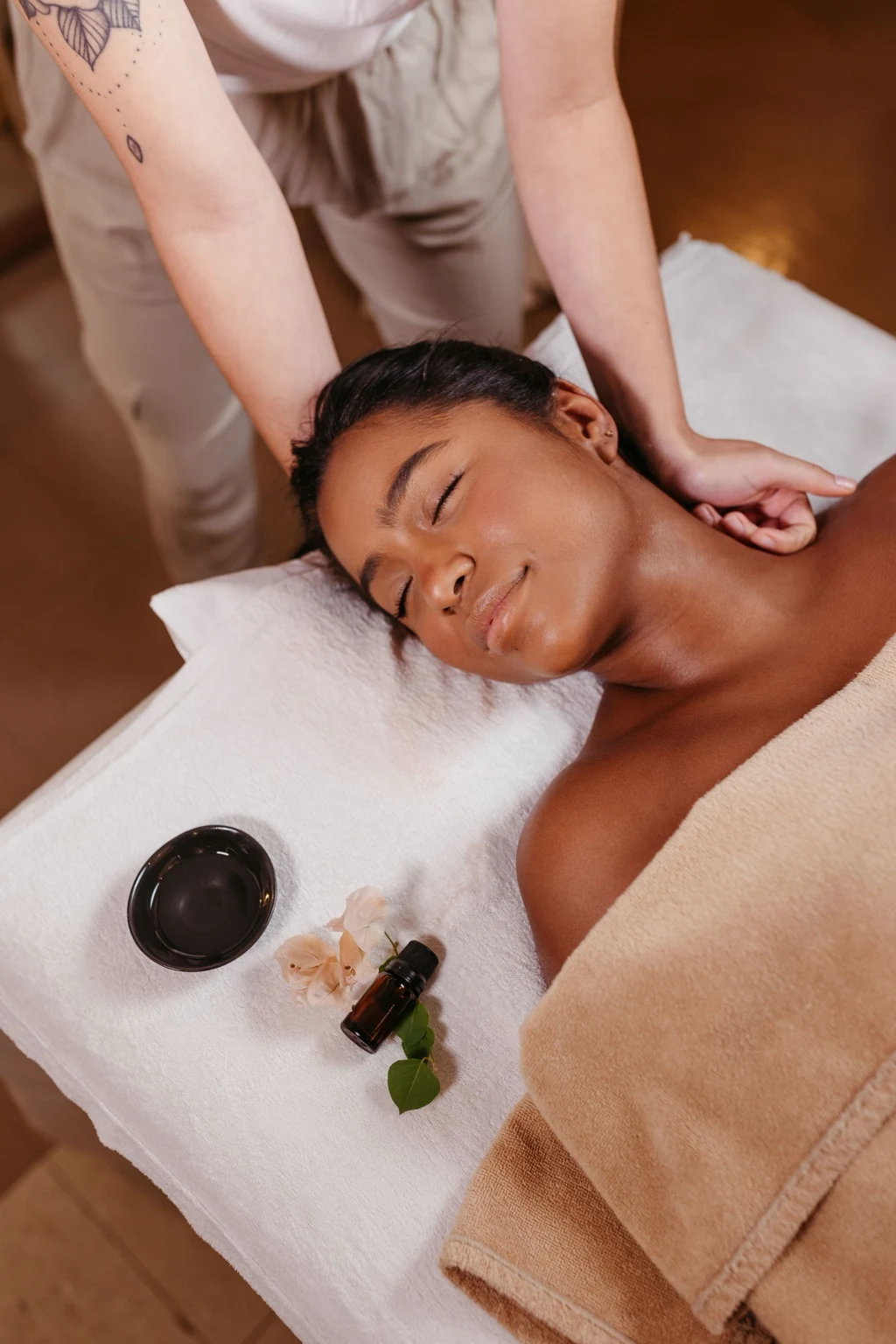 Client receiving a relaxing face, jaw and neck massage